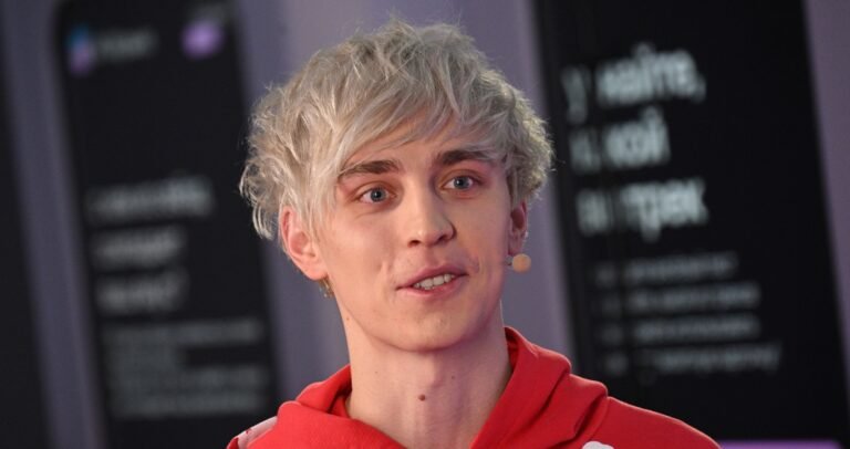 Влад Бумага — історія успіху, кар’єра та цікаві факти про популярного блогера влад бумага